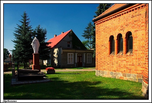 Skarboszewo - neoromaski koci pw. w. Trjcy z lat 1904-1906 oraz plebania z drugiej poowy XIX w.