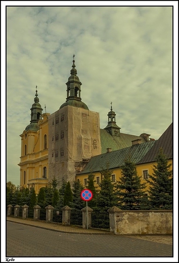 Koo - pnobarokowy koci Nawiedzenia Najwitszej Maryi Panny i klasztor bernardynw