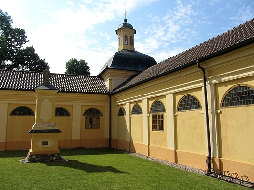 Pobernardyski zesp klasztorny z XVIII w.