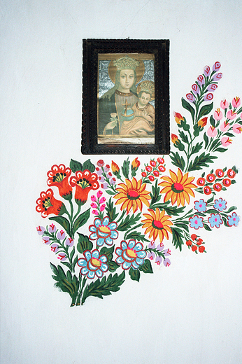 Obrazek Matki Boskiej na cianie jednego z domw w Zalipiu. Powile Dbrowskie