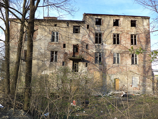 i pomyle e ta zaniedbana kamieniczka stoi w centrum Krakowa