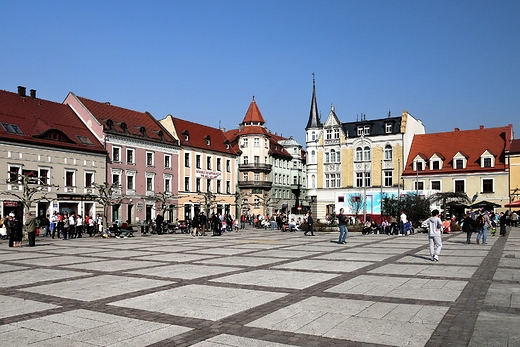 Pierwszy dzie wiosny w Pszczynie. Rynek.