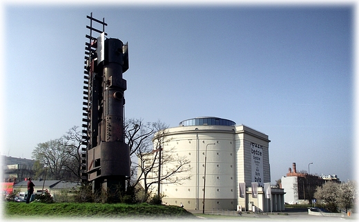 Parowz i bunkier na pl. Strzegomskim