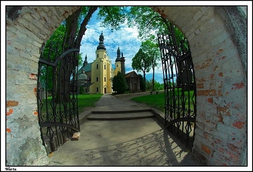Warta - barokowy kościół i klasztor Ojców Bernardynów pw. Wniebowzięcia NMP