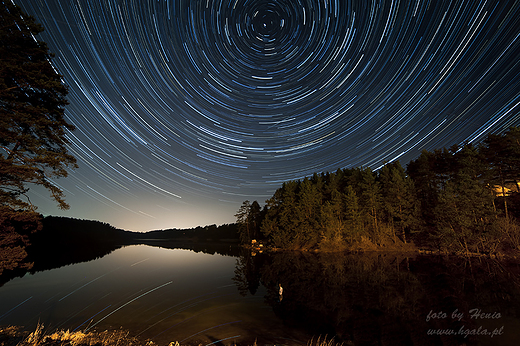 Startrails jez. Staw