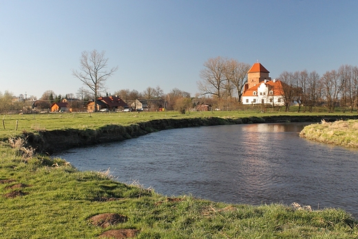 Zamek w Liwie nad rzek Liwiec