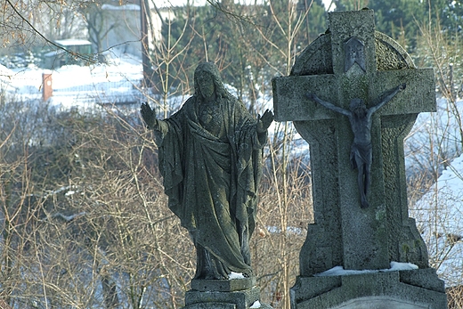 Na cmentarzu w Wylatowie