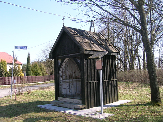 Szlak Jana Nepomucena  - Drewniana kapliczka z 1760r. z Dbowej Gry