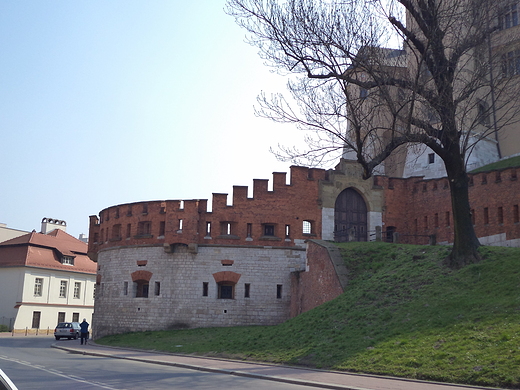 mury obronne zamku na Wawelu