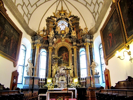 Otarz gwny w katedrze zamojsko-lubaczowskiej