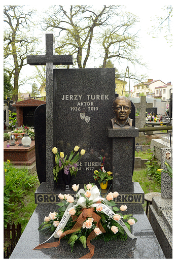Nagrobek aktora Jerzego Turka na XIX-wiecznym cmentarzu