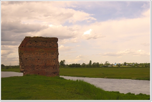 Koo - ruiny zamku z widokiem na Wart