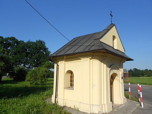 Bronw. Zabytkowa kapliczka