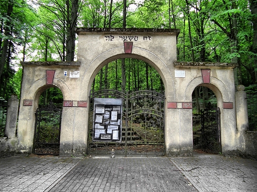 Brama kirkutu w Sopocie