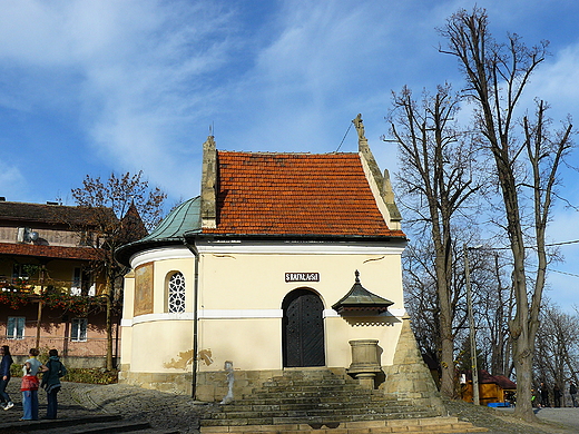 Kalwaria Zebrzydowska. Kaplica w.Rafaa na Placu Rajskim