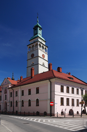 ywiec. Centrum z widokiem na wie katedry.