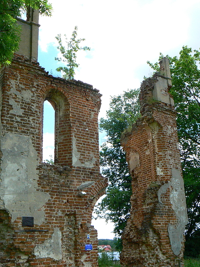 Ruiny kocioa pw. w. Trjcy spalonego podczas wojen szwedzkich