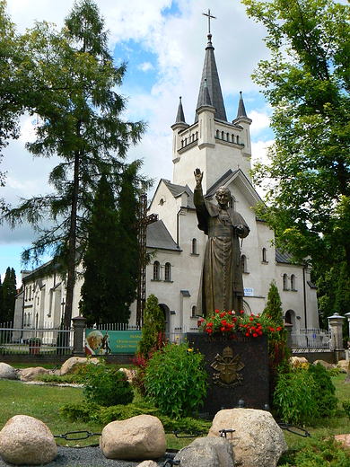 Neorenesansowy koci pw. Matki Boskiej Racowej