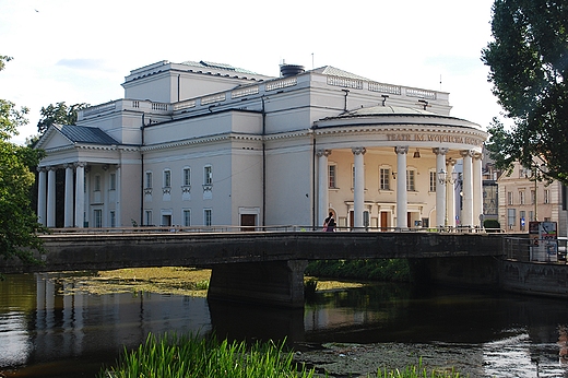 Kalisz. Teatr im. Wojciecha Bogusawskiego - widok znad Prosny