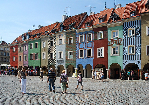 Pozna. Domki budnicze na rynku Starwki