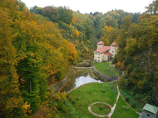 Widok z tamy w Lenej