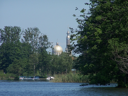 Sanktuarium w Licheniu, widok z jez. Mikorzyskiego.