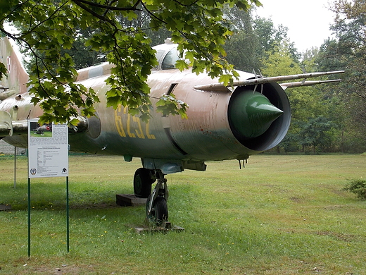 Warszawa. Akademia Obrony Narodowej w Rembertowie. Park Militarny. Samolot myliwsko - bombowy Su-20.