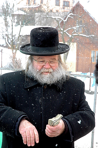 Leajsk - zbirka dolarw na zbony cel