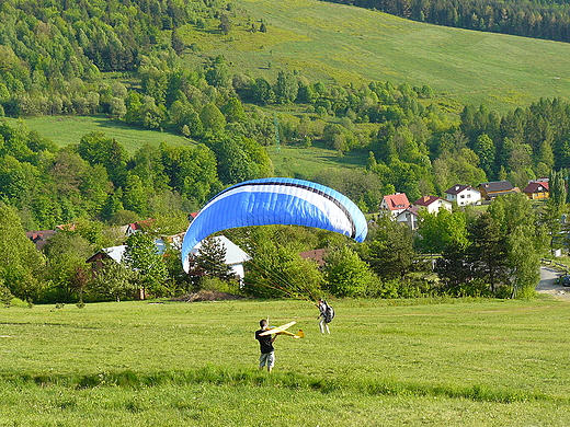 Beskid May. Paralotniarze na Grze ar