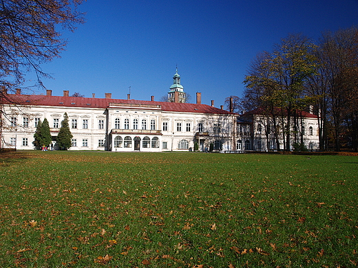 ywiec. Zamek Habsburgw (nowy) od strony parku