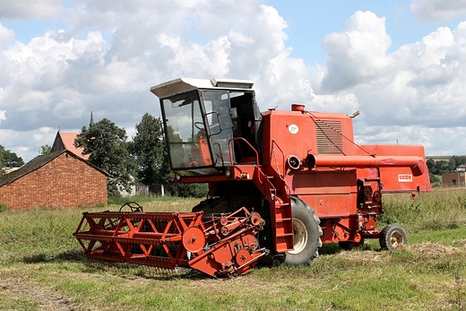 Dziaajcy zabytek techniki - kombajn BIZON