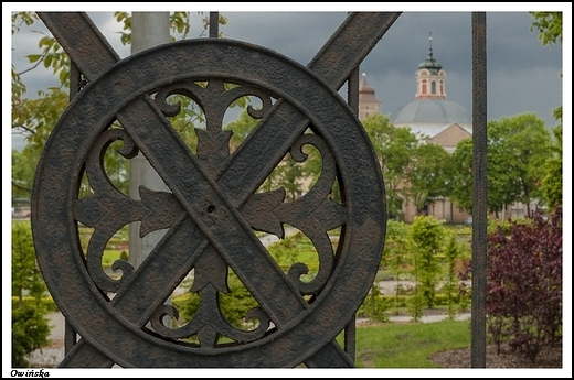 Owiska - klasztor i zabudowania pocysterskie _ zabytkowy park w stylu angielskim