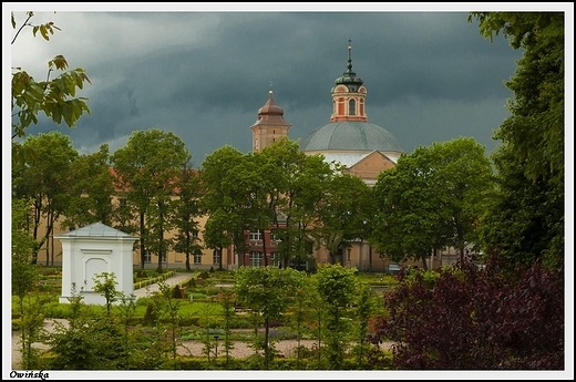 Owiska - klasztor i zabudowania pocysterskie _ zabytkowy park w stylu angielskim