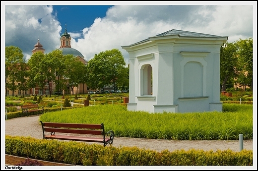 Owiska - klasztor i zabudowania pocysterskie _ zabytkowy park w stylu angielskim