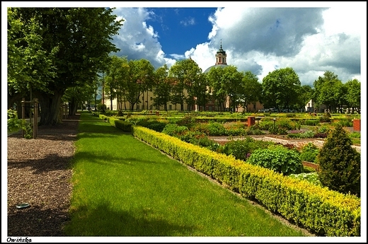 Owiska - klasztor i zabudowania pocysterskie _ zabytkowy park w stylu angielskim