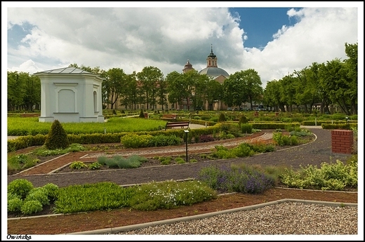 Owiska - klasztor i zabudowania pocysterskie _ zabytkowy park w stylu angielskim