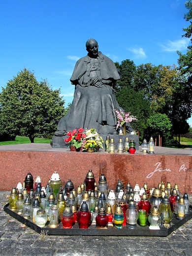 Pomnik Jana Pawa II w Toruniu