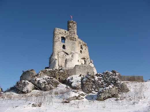 Zamek w Mirowie zim