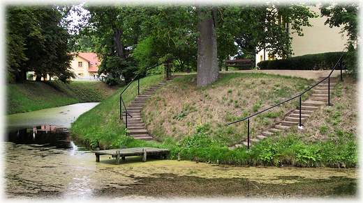 Rowerem po Kaszubach- zamek w Krokowej- park