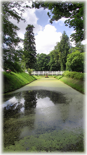 Rowerem po Kaszubach- zamek w Krokowej- park