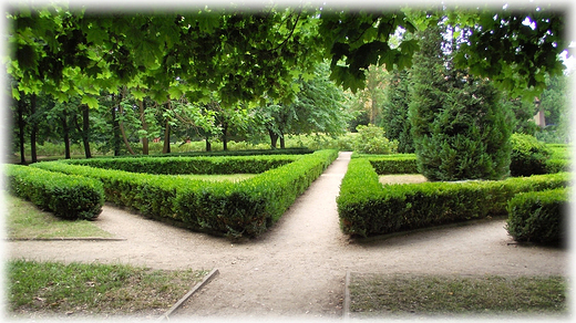 Rowerem po Kaszubach- zamek w Krokowej- park