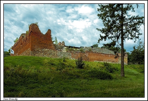 Stare Drawsko - ruiny zamku templariuszy z XIV w