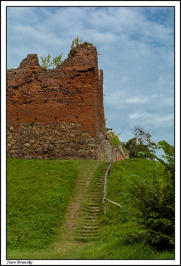 Stare Drawsko - ruiny zamku templariuszy z XIV w