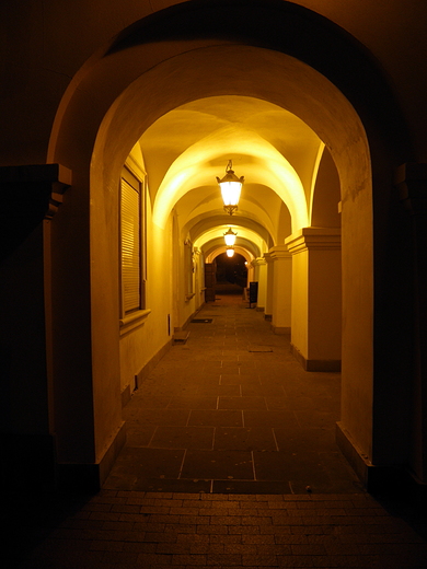 w podcieniach Rynku Solnego