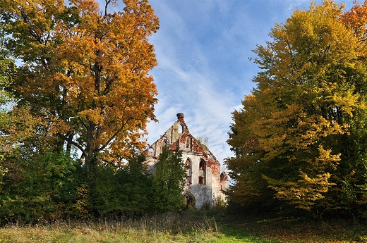 Grne, ruiny kocioa