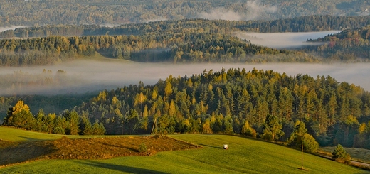 Suwalski Park Krajobrazowy w jesienny poranek.