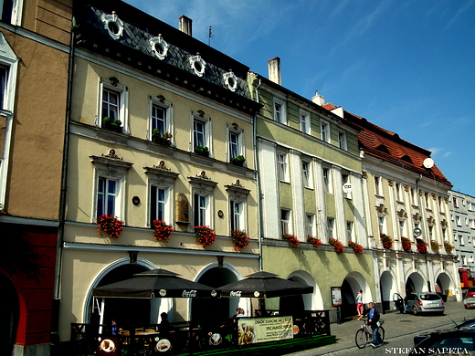 kolorowe kamienice na rynku w Jaworze