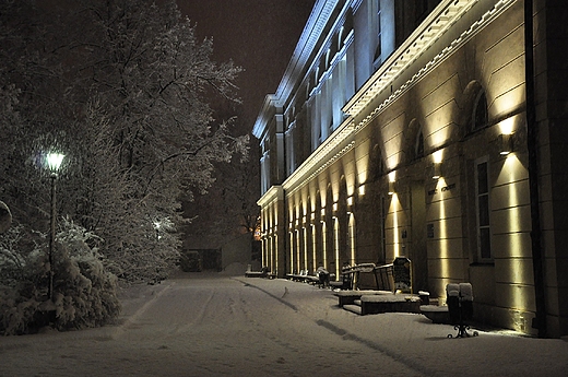 Uniwersytet Warszawski w nocnej powiacie