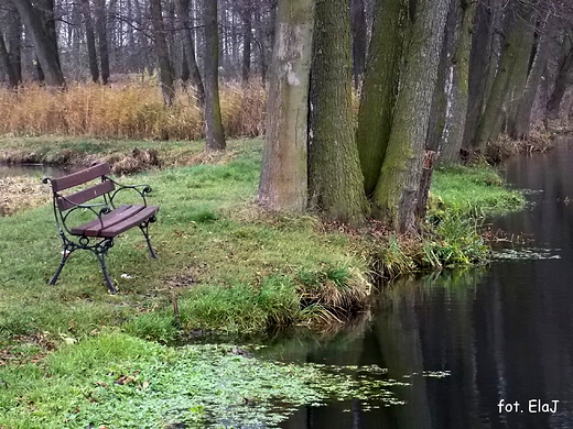 Rembertw Grjecki. awka nad stawem.