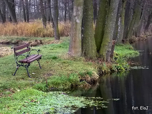 Rembertw Grjecki. awka nad stawem.